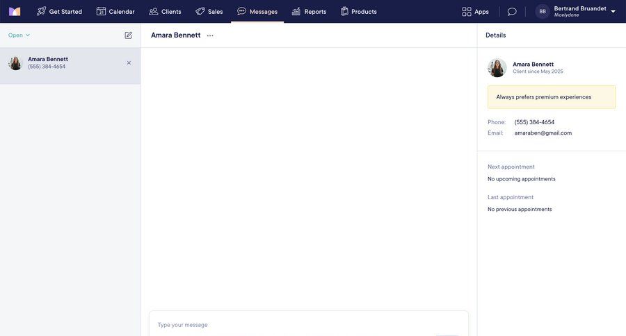 Mangomint
			 grid split screen sidebar communication chat interface ui page example